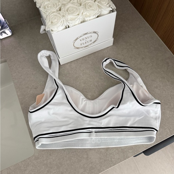 ALO Yoga Airbrush Heart Throb Bra - Picture 3 of 3